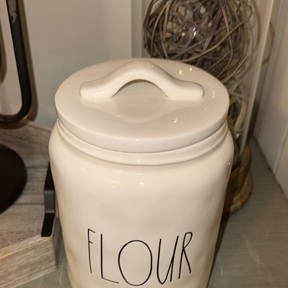 RAE DUNN Artisan Magenta White Ceramic ‘Flour’ Canister Cookie Jar Container - Picture 3 of 16